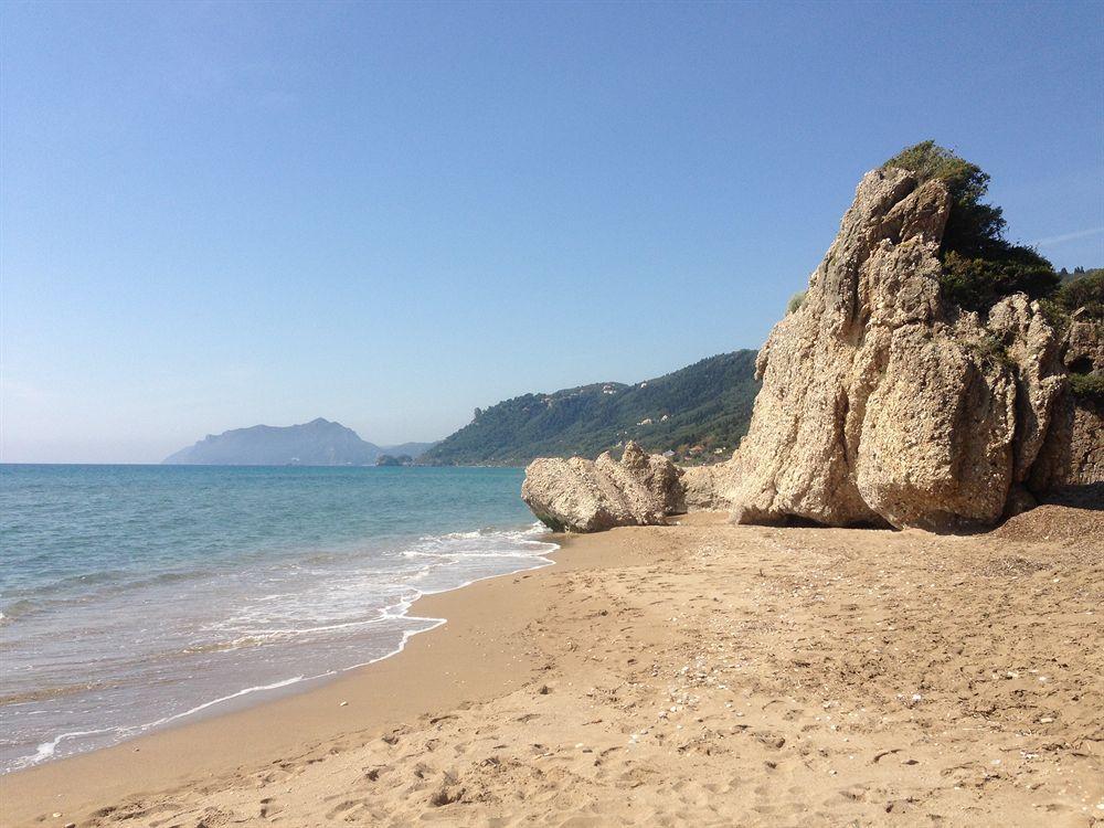 Pink Palace Beach Resort Agios Gordios  Bagian luar foto