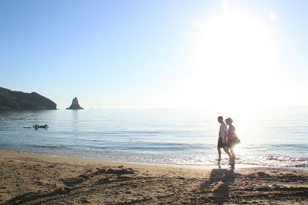 Pink Palace Beach Resort Agios Gordios  Bagian luar foto