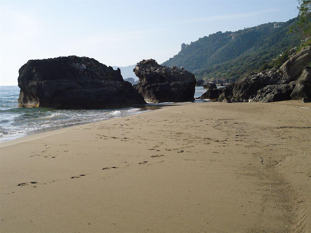 Pink Palace Beach Resort Agios Gordios  Bagian luar foto