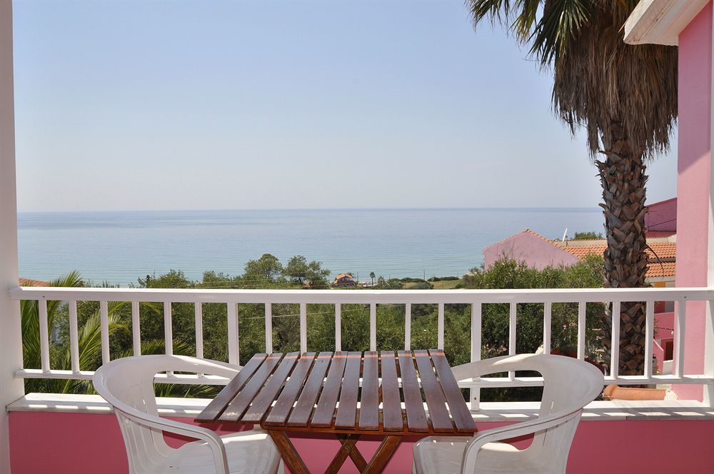 Pink Palace Beach Resort Agios Gordios  Bagian luar foto