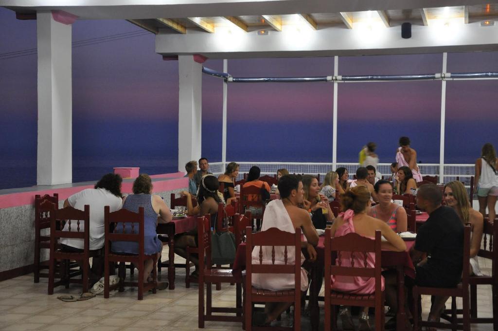 Pink Palace Beach Resort Agios Gordios  Bagian luar foto