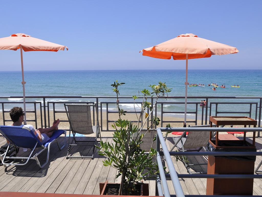 Pink Palace Beach Resort Agios Gordios  Bagian luar foto